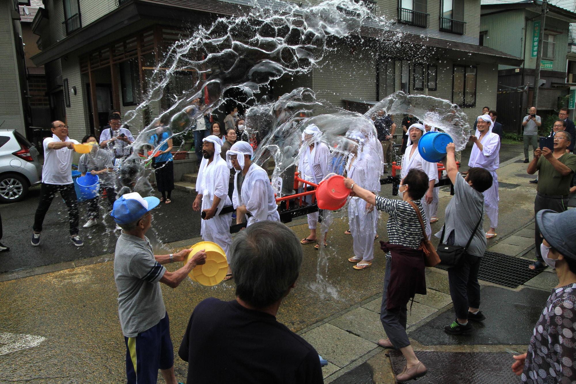 優秀賞「開湯祭」白田恭悦氏（天童市）の写真